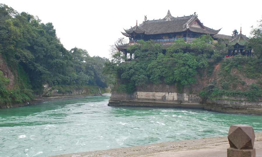 1-Day Mount Qingcheng and Dujiangyan Irrigation System Tour - Dujiangyan Irrigation System: an engineering marvel you can still feel