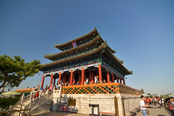 2-Hour Beijing Private Jingshan Coal Hill Park and Beihai Park Walking Tour - The bridge moment: market stalls on the way to Beihai