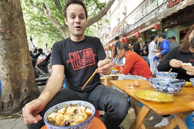 3-Hour Private Night Tour: Beijing Foodie Experience - Yunnan cuisine restaurant: flower cake, plum liquor, and Cross Bridge noodles