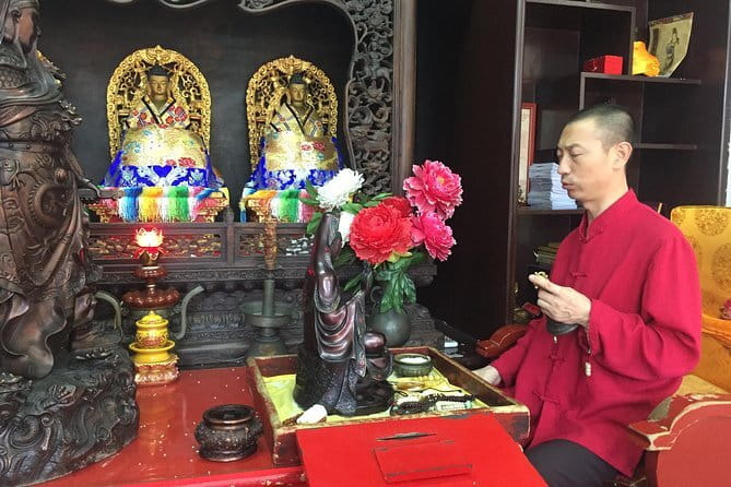 3-Hour Private Walking Tour including Monk Blessing Ceremony at Lama Temple - Key Things You’ll Notice on This 3-Hour Private Temple and Hutong Walk