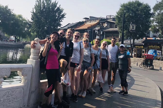 4-Hour Private Beijing Walking Tour of Lama Temple and Hutong - Houhai Back Lakes: old neighborhoods plus a nightlife pulse