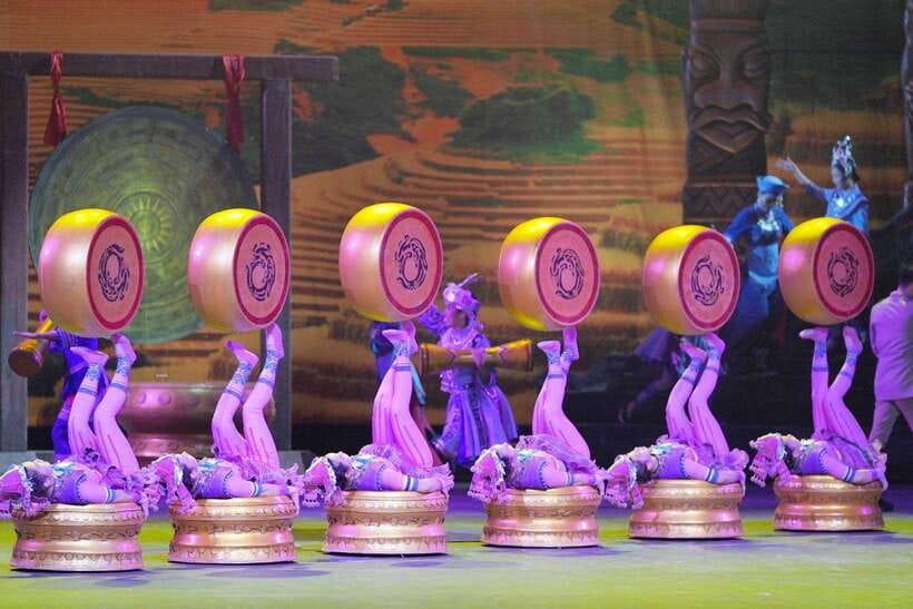 Beijing: Acrobatic Show Tickets Traditional & Modern Fusion - Qinle Palace at Shaanxi Mansion: Getting Oriented Fast
