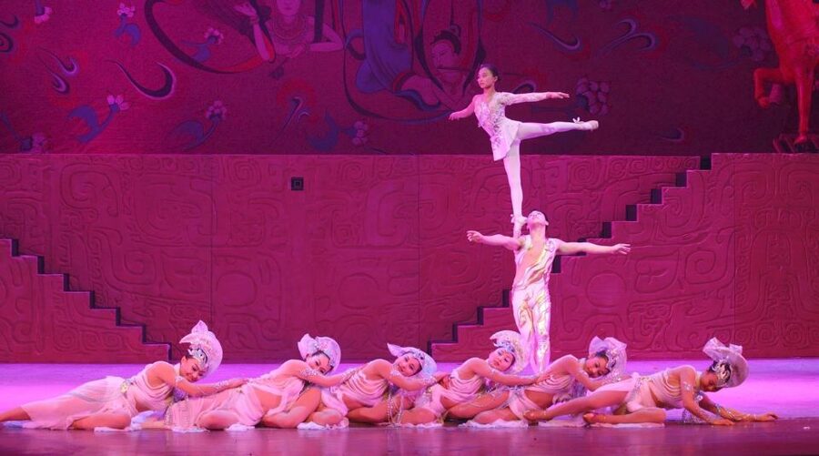 Beijing: Acrobatic Show with Peking Duck Dinner Private Tour - Seats at Red Theater, what middle back zone means in real life