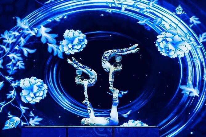 Beijing Acrobatics Show At Red Theater - Showtimes at 16:20 and 17:30, and why arriving early matters