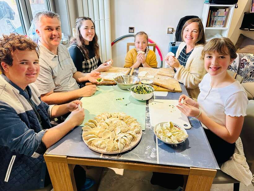 Beijing: Dumpling-Making Class with wet Market visit - Dumpling-making at a local home, from filling to the fold