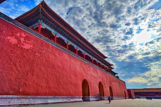 Beijing Forbidden City Small Group Tour with Tickets - Meeting at the China National Children’s Theatre, find the Happy Dragon flag