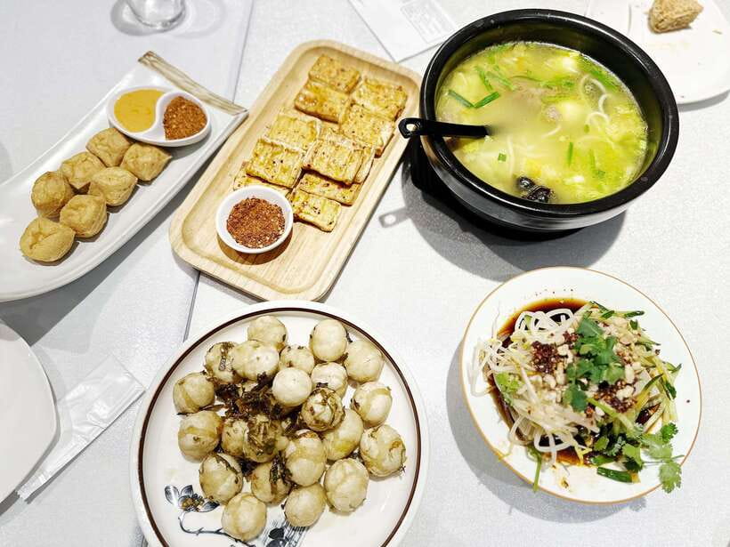 Beijing Hutong Food Crawl Delights: Peking duck, Hotpot&More - Beverages, pace, and the comfort factor