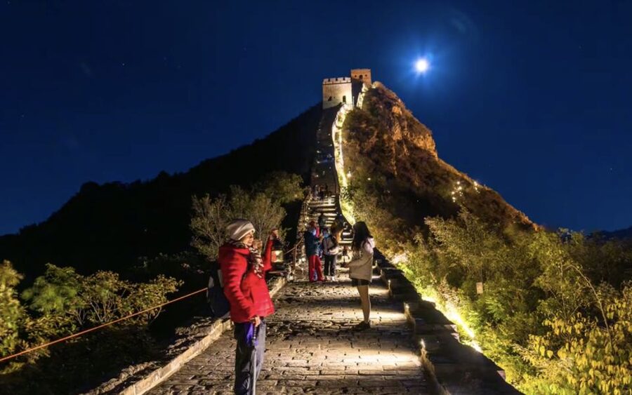 Beijing: Jinshanling and Simatai Wall&Gubei Watertown Tour - Two Great Walls, One Day: Jinshanling to Simatai at Sunset and Night