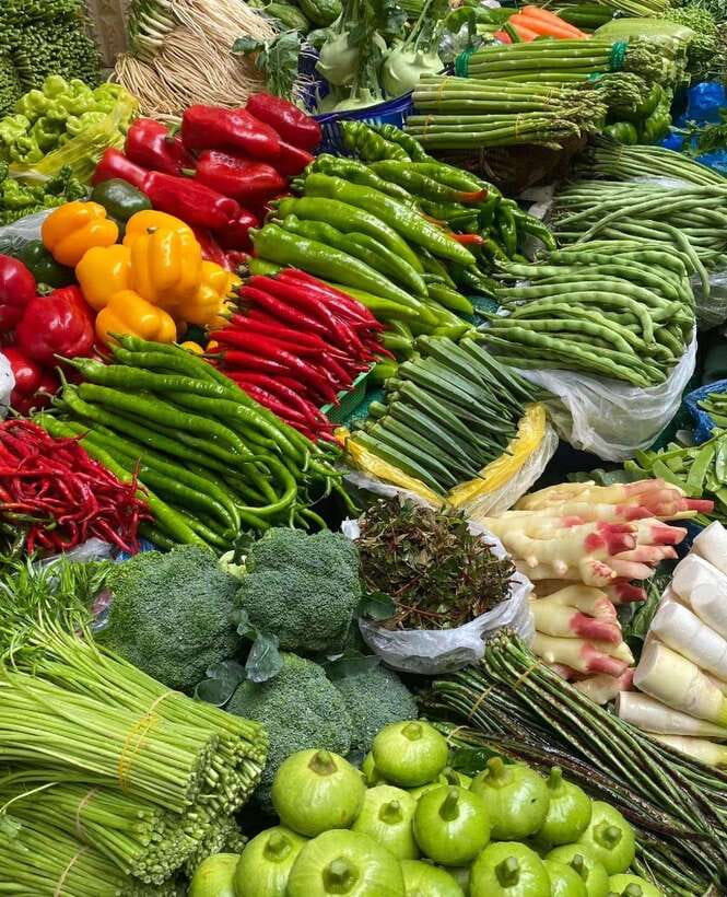Beijing Market Tour with 10-course Family Feast - Shopping At a Beijing Market: Why Ingredient Picking Matters