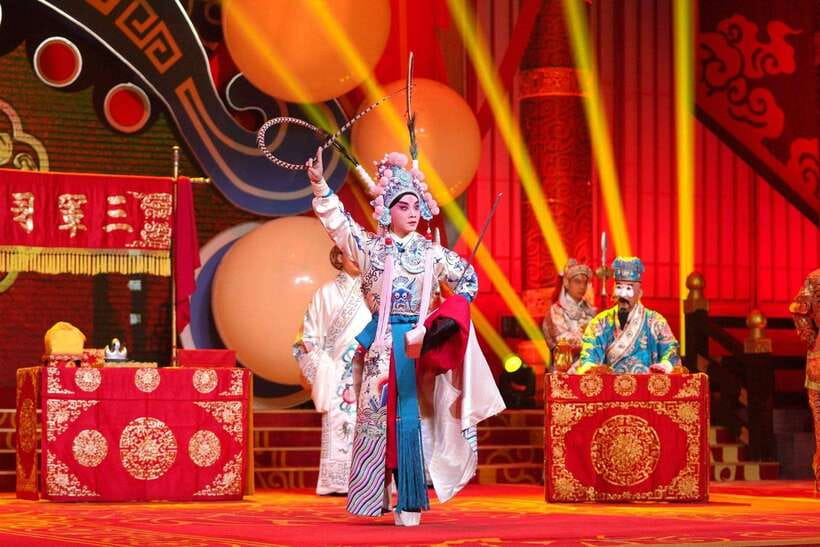 Beijing: Must-See Peking Opera at Liyuan Theatre Ticket - Before the Curtain: Makeup and Costume Prep You Can Actually Watch