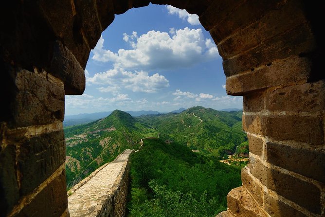 Beijing Mutianyu Great Wall Tour with Night View of Simatai and Gubei Water Town - What the guides and drivers add to the day