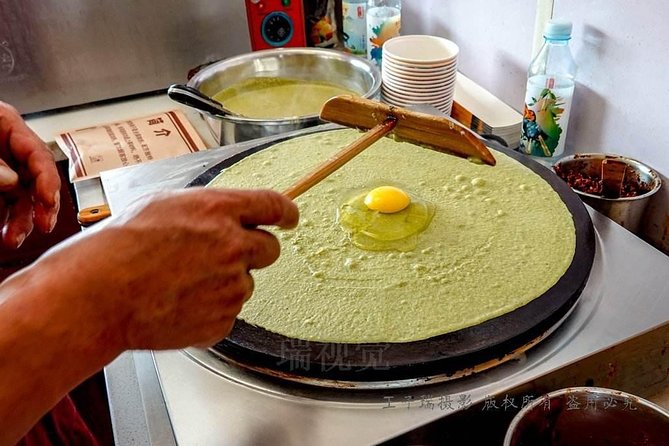 Beijing Private Hutong Food Walking Tour - Private guide perks: pacing, translation help, and small logistics