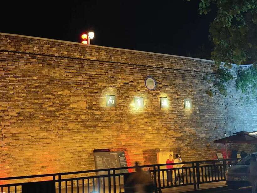 Beijing: Private Layover City Night Tour - Shichahai Scenic Resort, Yandaixiejie, and Houhai Night Atmosphere