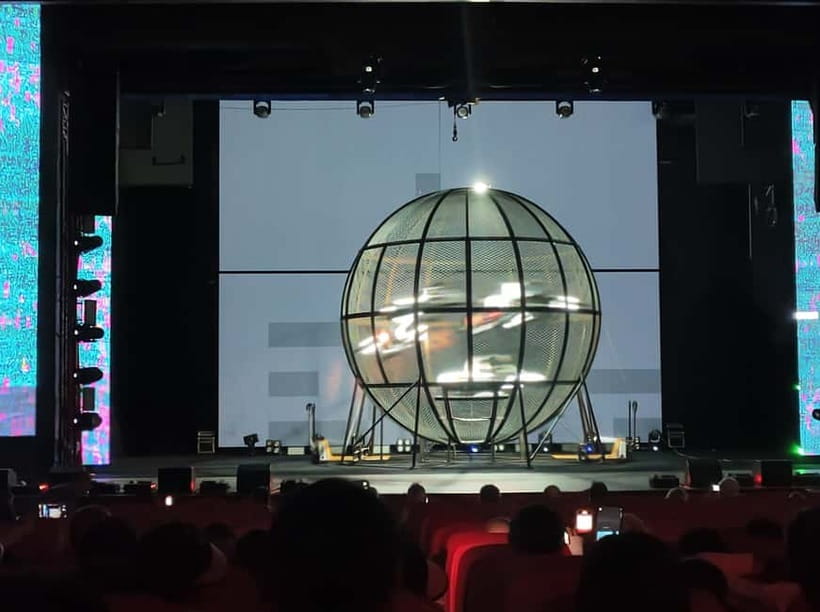 Beijing: Qinle Palace Acrobatics Show Ticket - Giant flying wheels, globe motorcycle shows, and stage spectacle