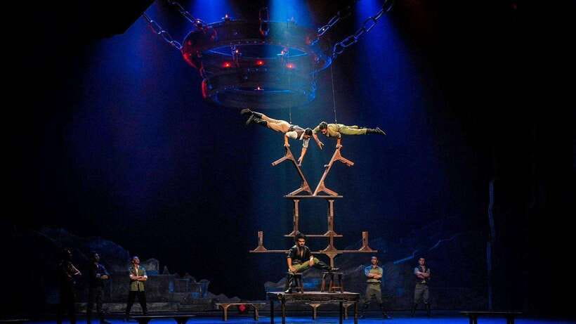 Beijing: Red Theatre Acrobatics Show Ticket-Local Must-See - Strength and control segments: double skill, drill circle, and the high chair