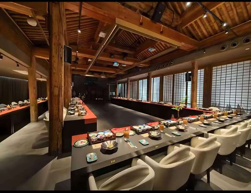 Beijing Royal Dinning Experience with cultural performance - What the Upper-Floor Views Add to Your Courtyard Time