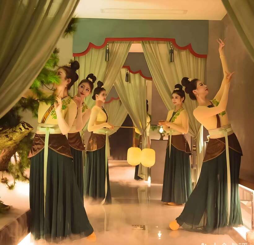 Beijing Royal Dinning Experience with cultural performance - Getting There for Lunch at 12:00 or Dinner at 6:30