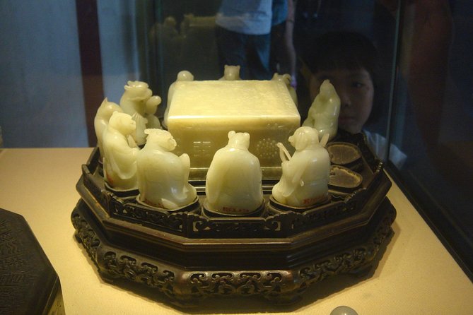 Beijing's Forbidden City with Special Viewing of Treasure Gallery and the Great Wall Ruins at Badaling - The Peking duck banquet lunch, what to expect and where disappointment can creep in