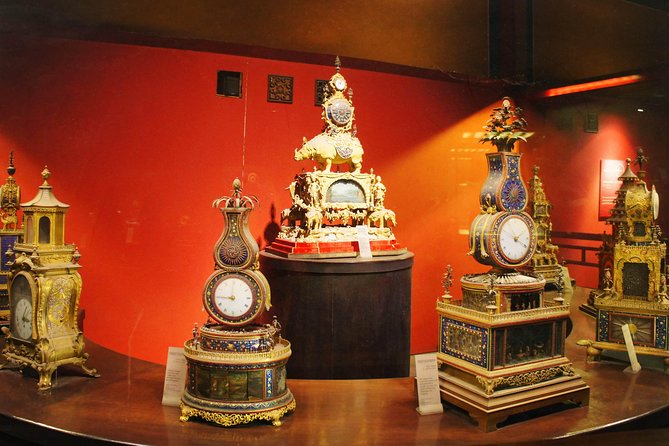Beijing's Forbidden City with Special Viewing of Treasure Gallery and the Great Wall Ruins at Badaling - How this tour handles crowds, shopping stops, and pacing