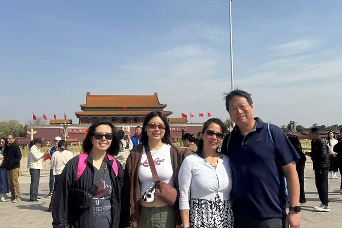 Beijing's Top3:Tiananmen,The Forbidden City and Temple of Heaven - The real stars: guide Linda, plus a driver who understands the day