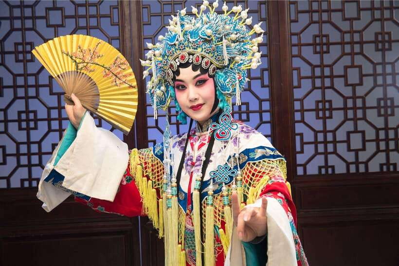Beijing: Traditional Cultural Show Peking Opera Tickets - Before curtain: makeup, costumes, and why it changes the show