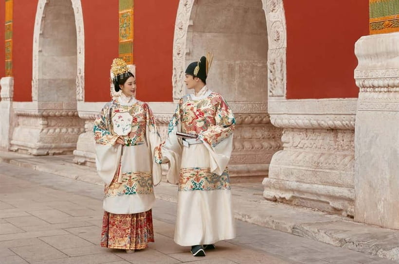 Beijing Traditional Hanfu Experience & Photoshoot for Groups - Choosing your Hanfu at the store, without guessing what will suit you