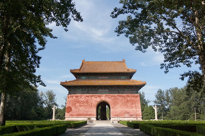 Boutique Tour: Juyongguan, Sacred Way and Dingling of Ming Tombs - Ming Tombs Sacred Way: the boundary between worlds, in 40 minutes