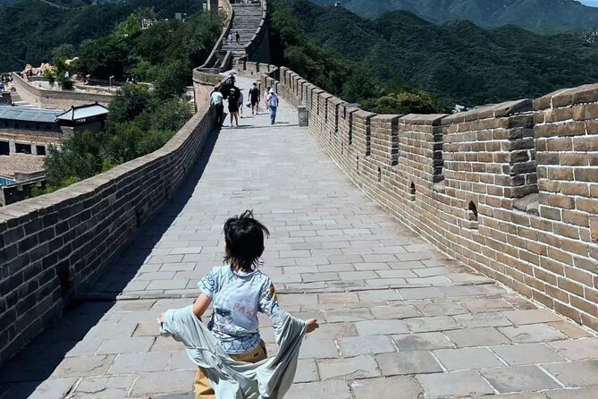 BusDa-Ancient Great Wall &Badaling Great Wall Full-day Bus Tour - The guide factor: how Aria, Lee, Jackie Chan, and Betty changed the day