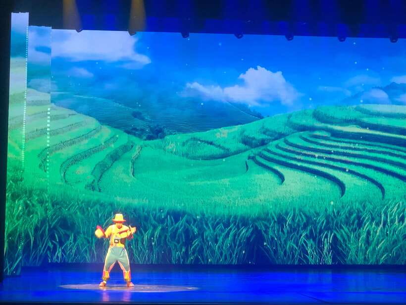 Chaoyang Acrobatics Ticket - What Happens On Stage: Plate Spinning to Universal