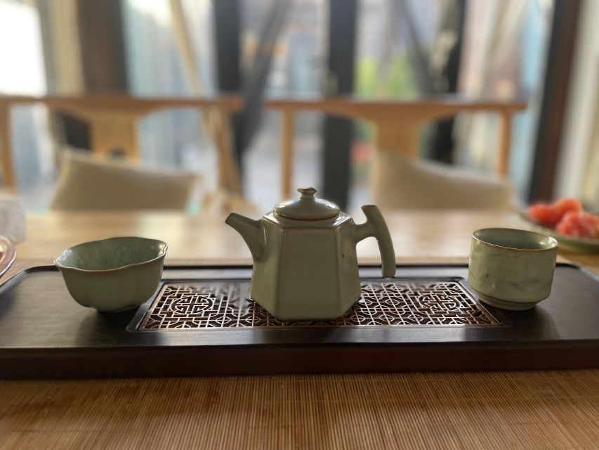 Chinese Tea ceremony in Beijing Hutong courtyard - Why a tea ceremony here, in a Forbidden City backyard