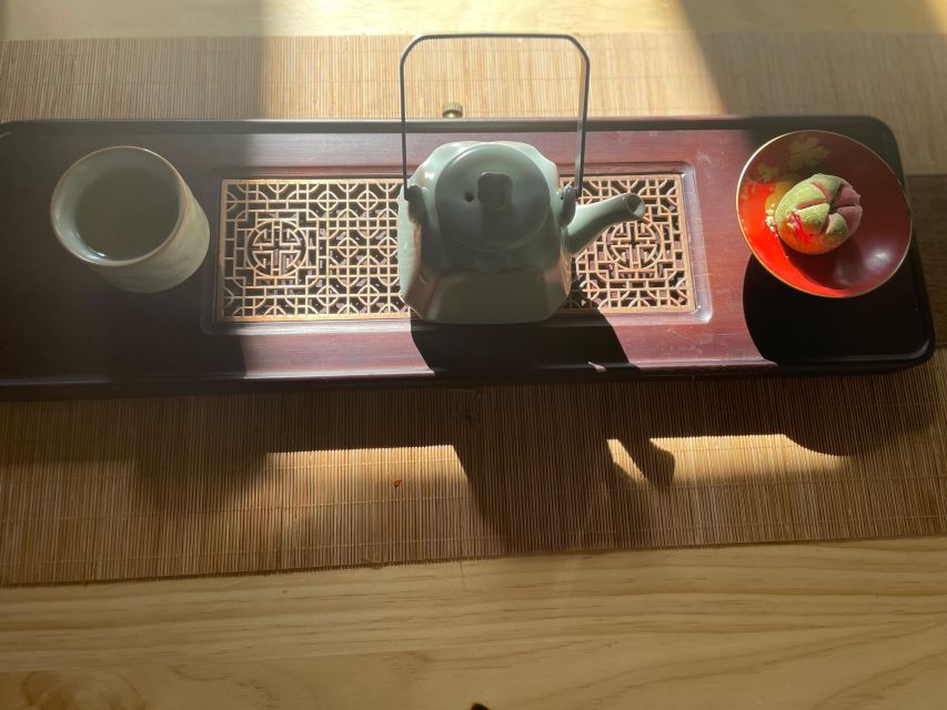 Chinese Tea ceremony in Beijing Hutong courtyard - The Hutong courtyard setup: what the experience feels like