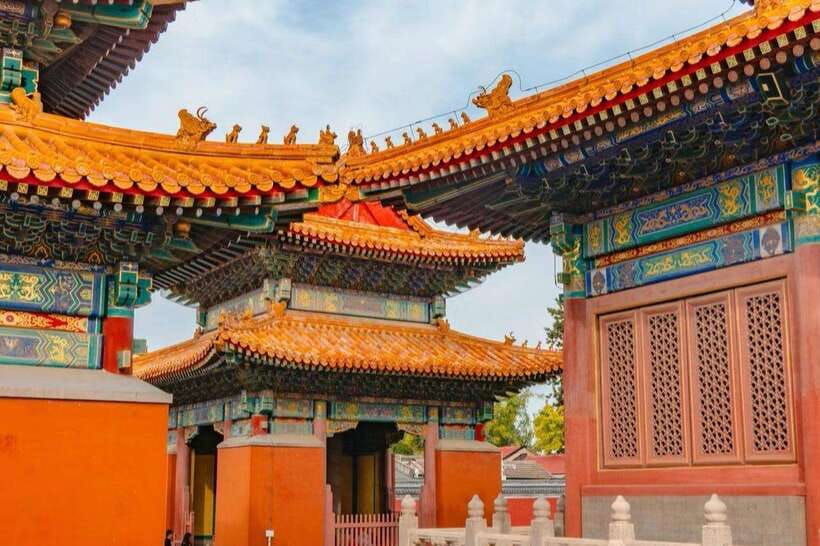 Hutong Walking Tour: Discover Real Beijing without Crowds - Getting oriented at Xisi Station, then switching “camera brain” off