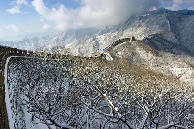 Layover Private Tour to Mutianyu Great Wall from Capital Airport ( PEK) - Walking the ramparts: what you get (and how to choose guided vs independent)