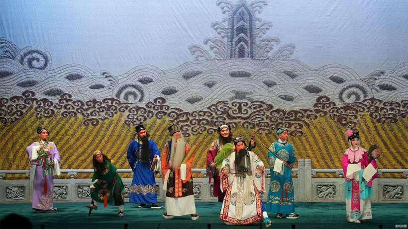 Liyuan Theater Beijing Opera Show Tickets - Getting there without stress: subway line 7 and a short walk