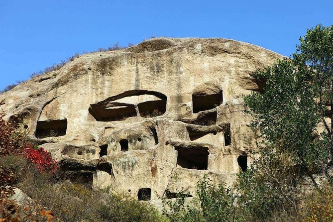 Longqing Gorge and Guyaju Caves Private Day Tour - Lunch and the rhythm of the day