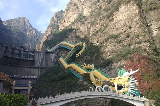 Longqingxia Gorge Cruise and Guyaju Cave Dwellings Private Day Tour - Private guide and transfers: what changes when it is not a group bus