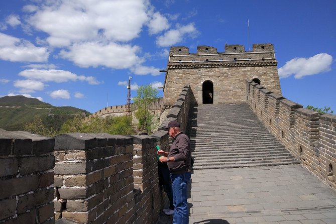 Mini Group: Half-Day Great Wall at Mutianyu Hiking Tour - The guide experience: history plus pacing that feels calm