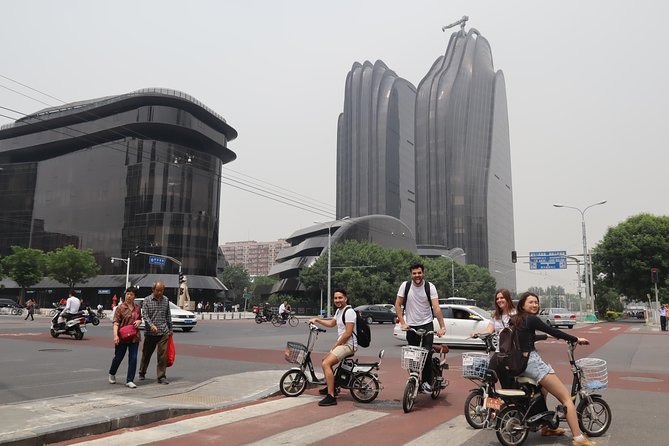 Modern Beijing Discovery by Bike - Stop 2: Parkview Green, Eco-Design and Shopping in One (20 minutes)