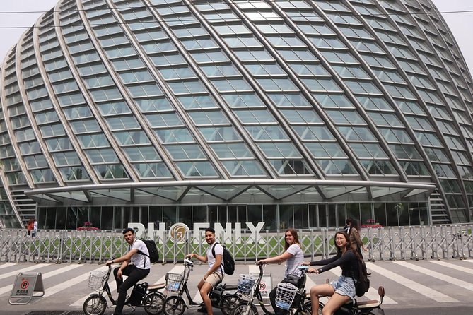 Modern Beijing Discovery by Bike - Stop 4: Jianwai SOHO and SOHO China Quick Look (5 minutes)