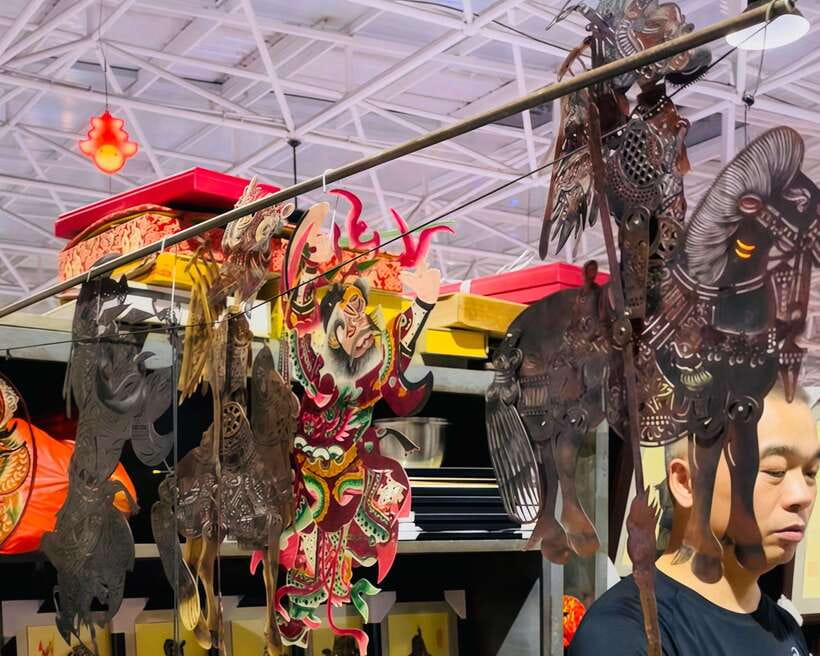 Night Market Haggling Adventure with an English Guide! - Snacks you get without the stress of planning