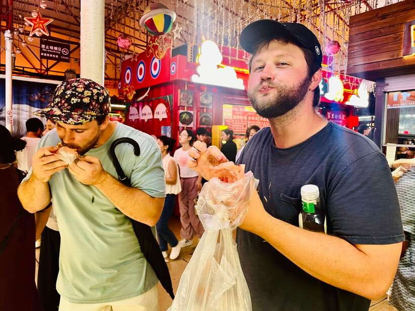 Night Market Haggling Adventure with an English Guide! - English guide support that turns haggling into a team sport