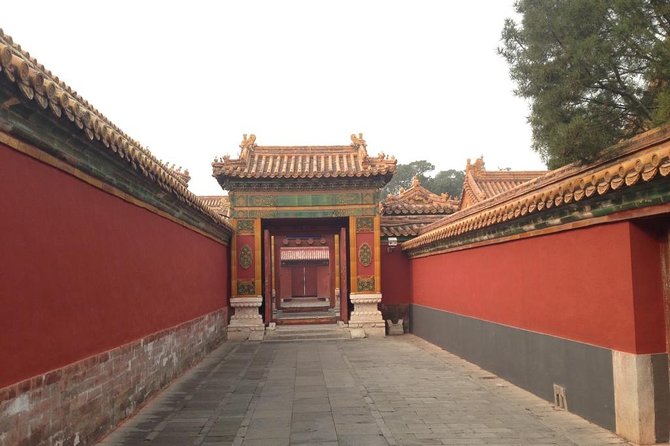 Private Beijing Tour: Forbidden City, Mutianyu Great Wall, and Dumpling Lunch - Inside the Forbidden City: A 2-Hour Palace Museum Visit With Crowd-Smart Guidance