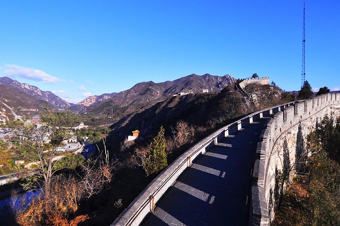 Private Day Tour of Juyongguan Great Wall and Sacred Way from Beijing - Lunch in a local restaurant: fuel that keeps the day moving