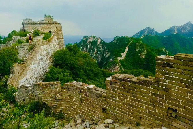 Private Full-Day Great Wall of China Hiking Tour from Jiankou to Mutianyu - Pace, gear, and what to wear for a 6-mile wall day