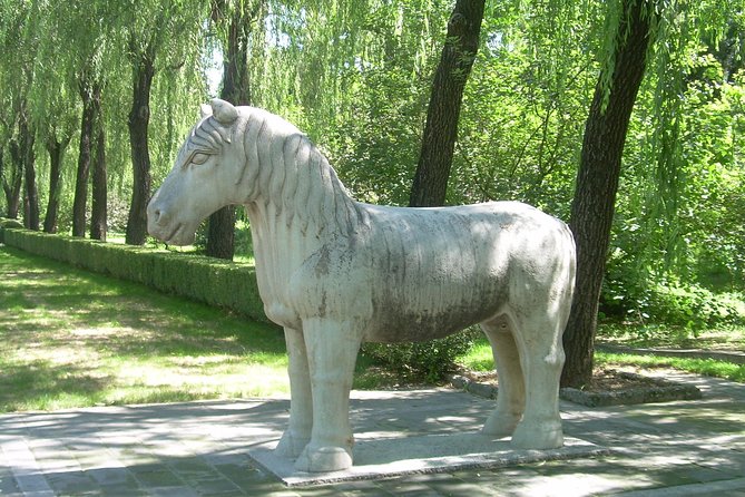Private Mutianyu Great Wall & Ming Tombs: Transfer or Guided Tour - Ming Tombs: a calmer site, better with a guide