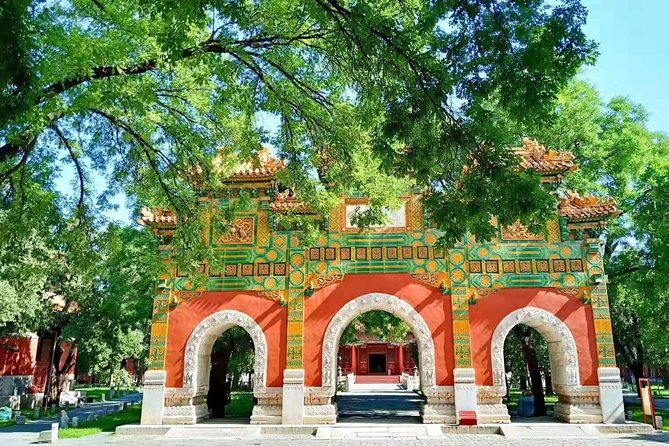Private Tour: Temple of Heaven with Roast Duck and Acrobatic show - Red Theatre acrobatics: precision, control, and big stage energy