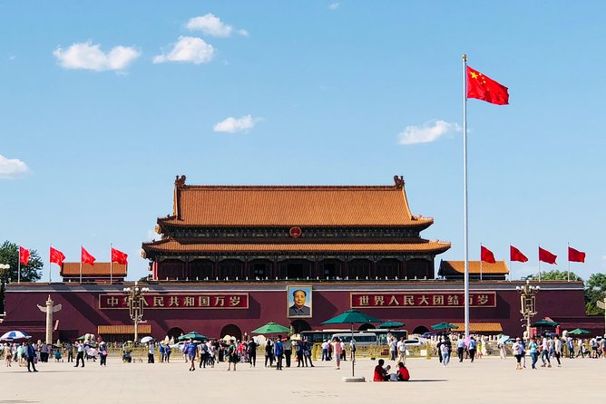 Tiananmen Square Tour - Stop 2: Tiananmen Square in 30 minutes, what to focus on